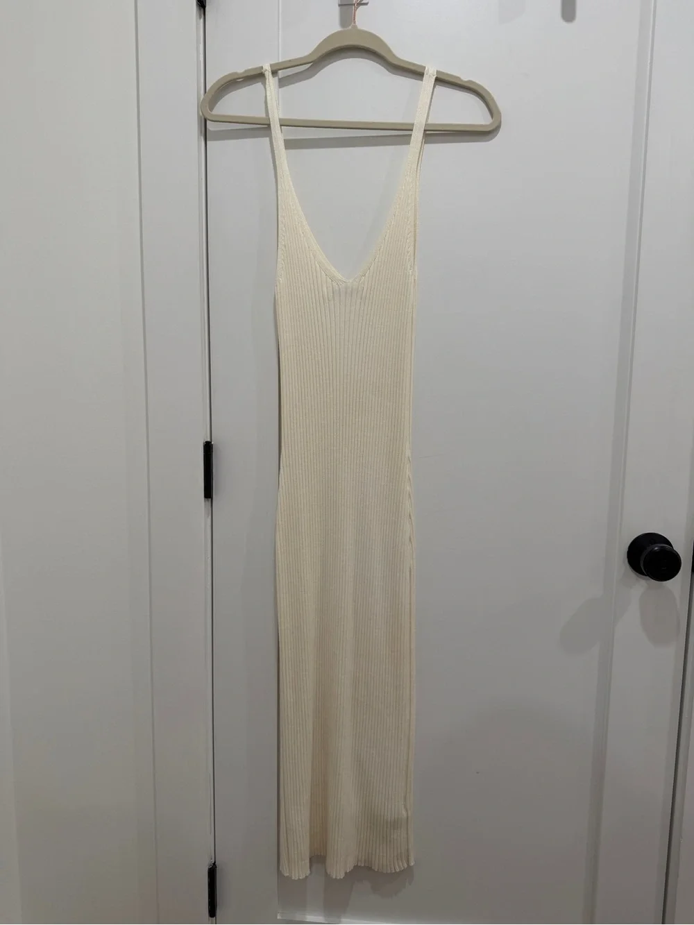 Abercrombie & Fitch Cream Ribbed V‑Neck Maxi Dress